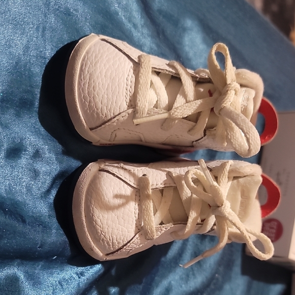 Jordan Kids White and Red Sneakers - Picture 4 of 4